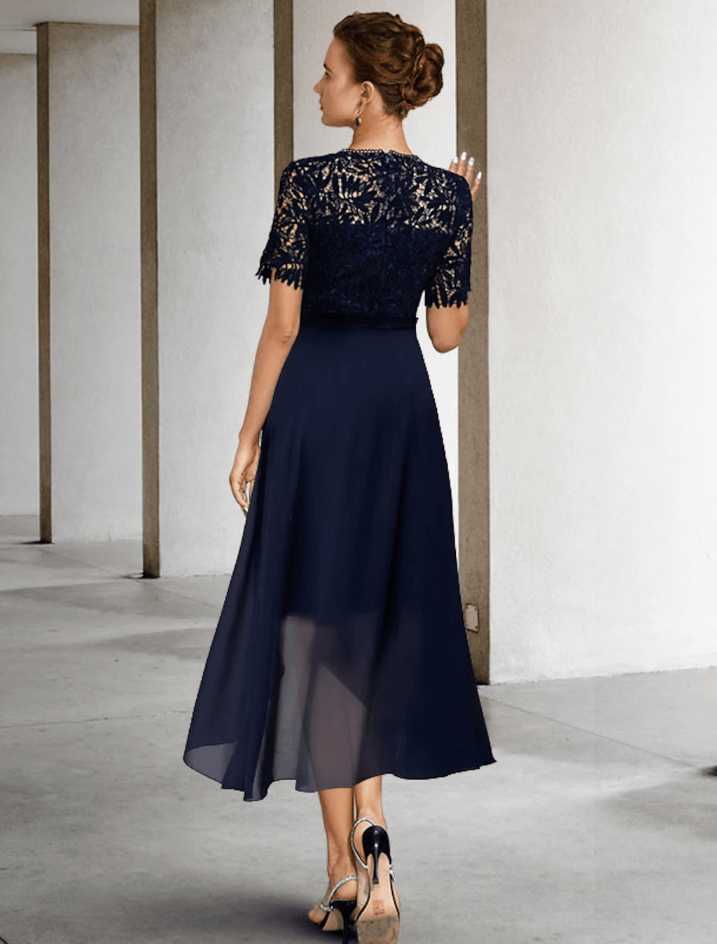 Etui-/Säulenkleid für die Mutter der Braut, formeller Hochzeitsgast, elegant, Rundhalsausschnitt, knielang, Spitze, kurze Ärmel, mit Schleife(n)