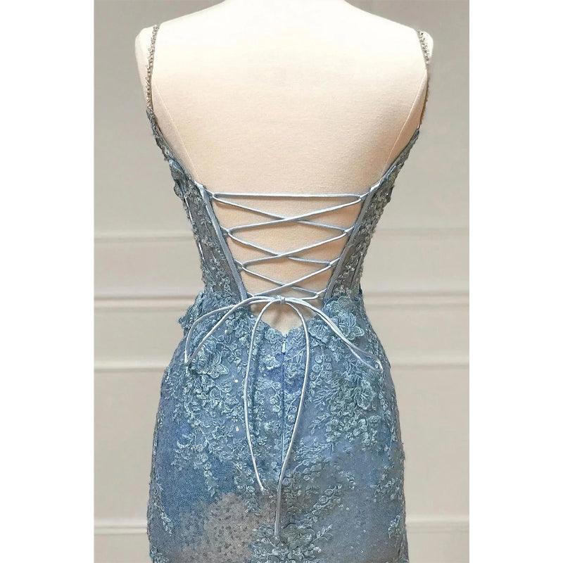Langes Ballkleid mit Spaghettiträgern, Pailletten-Applikationen und Schlitz