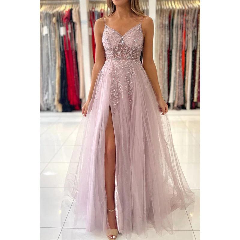 Elegantes A-Linien-Ballkleid aus Tüll mit Spaghettiträgern, V-Ausschnitt, Schlitz und Applikationen 