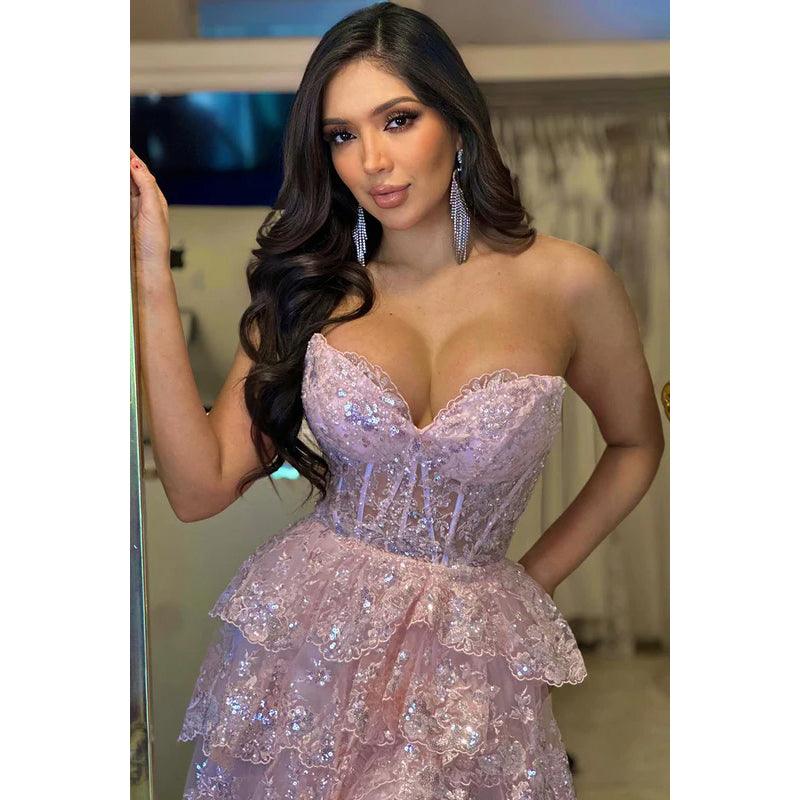 Glamouröses und dramatisches schulterfreies, ärmelloses Party-Ballkleid in A-Linie mit Applikationen