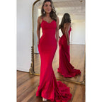 Vestido de fiesta de sirena con tirantes finos, escote en V y espalda descubierta en rojo