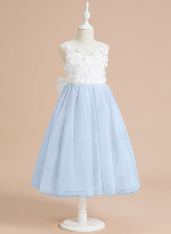 Wadenlanges Kleid aus floraler Spitze mit großer Schleife 