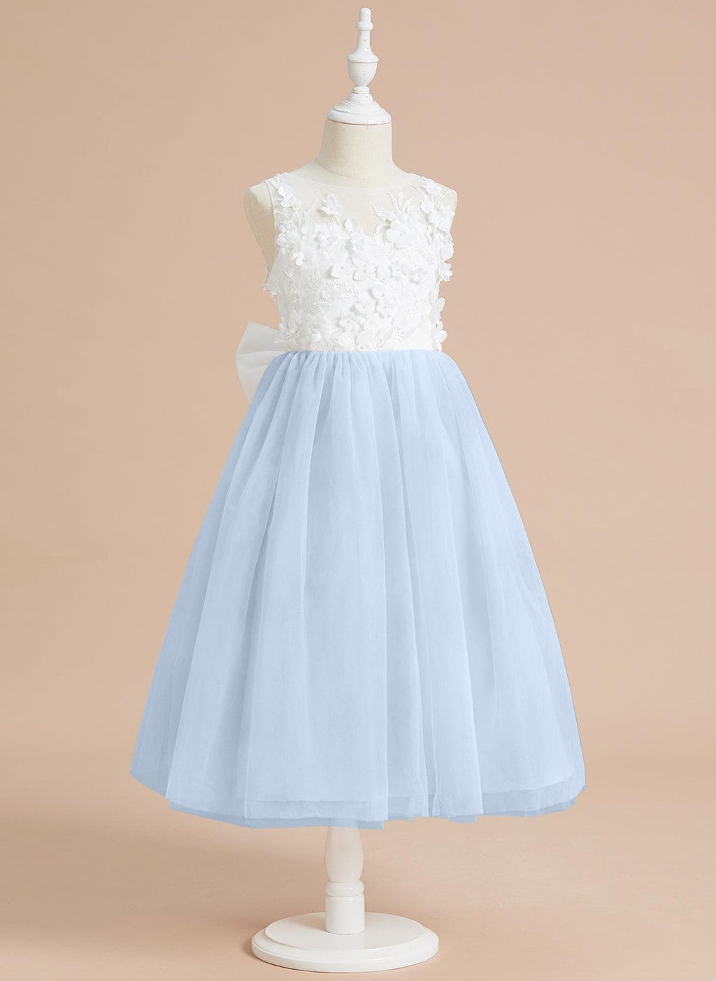 Wadenlanges Kleid aus floraler Spitze mit großer Schleife 