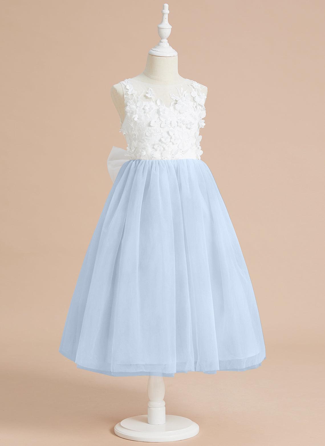 Wadenlanges Kleid aus floraler Spitze mit großer Schleife 