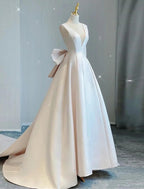 Hall Casual Wedding Dresses Court Train Sheath / Column Sleeveless V Neck Satin With Bow(s) Pleats