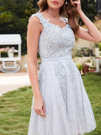 Elegante A-Linie U-Ausschnitt Ärmelloses Ballkleid aus Spitze