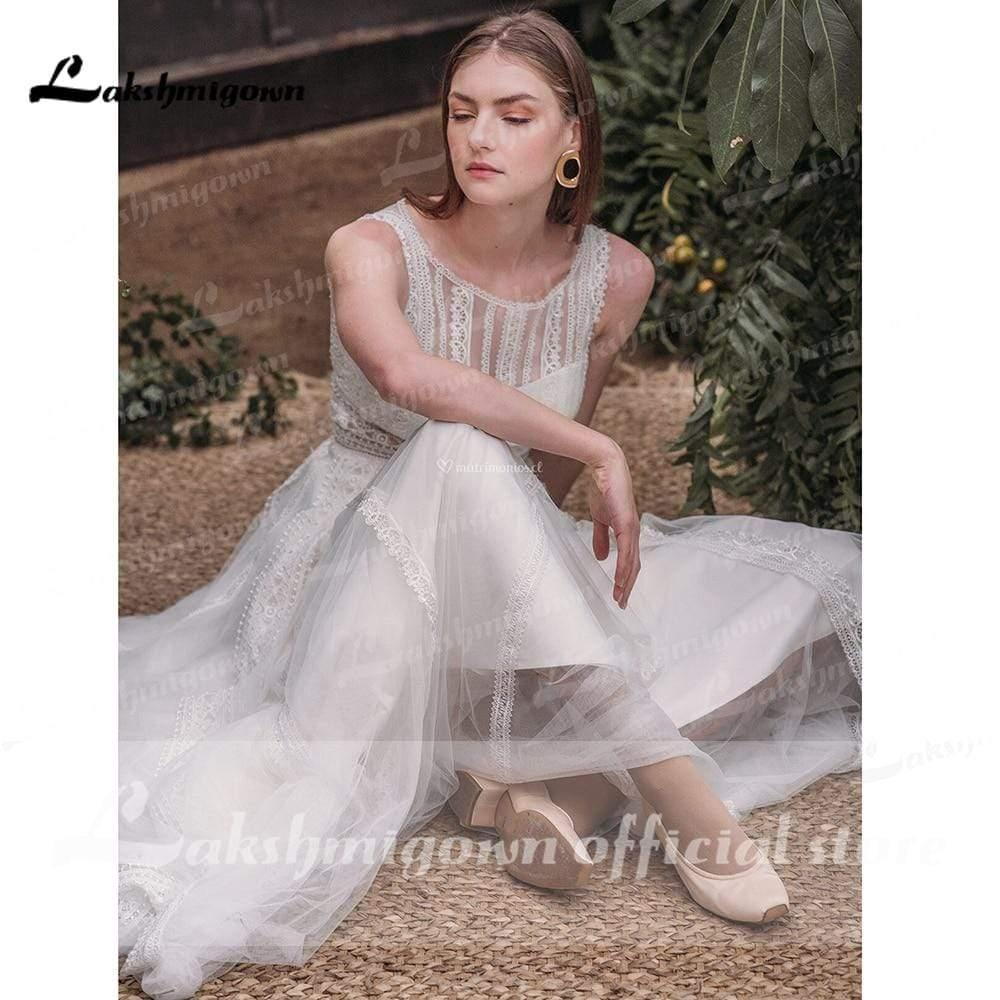 Vestidos de novia elegantes de playa bohemios con cuello redondo y encaje sin mangas de NumberSea