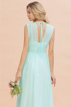 Elegantes Chiffon-Brautjungfernkleid in A-Linie mit V-Ausschnitt, ärmellos, bodenlang und Rüschen