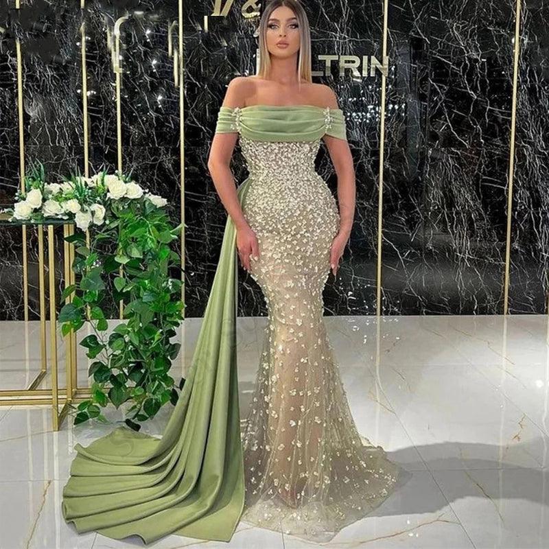 Elegantes, langes, schulterfreies Ballkleid im Meerjungfrauenstil mit Spitze in Dusty Sage