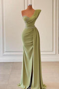 Elegantes grünes One-Shoulder-Apéro-Kleid aus ärmellosem Chiffon im Meerjungfrau-Stil mit Perlenbesatz