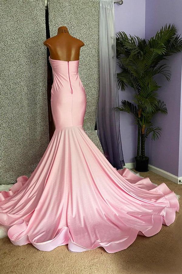 Elegantes, ärmelloses Ballkleid im Meerjungfrauen-Stil mit hohem Halsausschnitt und Perlen