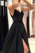 Elegantes langes schwarzes A-Linien-Ballkleid mit Pailletten und Spitze und Schlitz