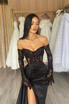 Elegantes langes schwarzes schulterfreies Meerjungfrau-Ballkleid aus Spitze mit Schlitz