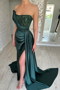 Elegantes langes dunkelgrünes ärmelloses A-Linien-Ballkleid mit Perlenbesatz und Schlitz