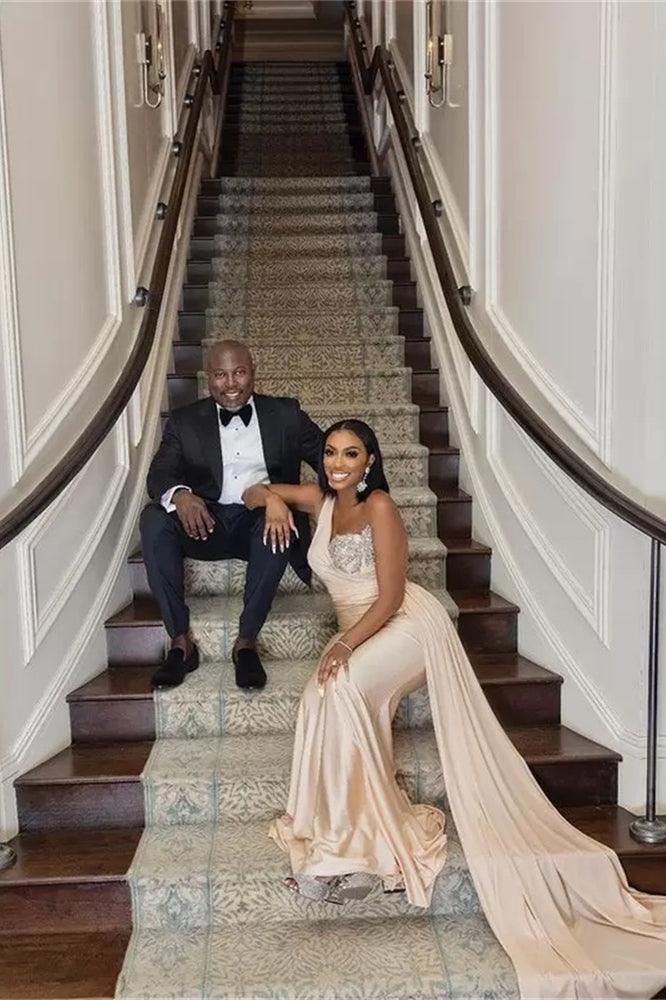 Elegantes langes Meerjungfrau-Ballkleid mit einer Schulter und Pailletten und Rüschen