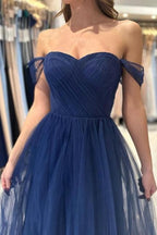 Elegantes, langes, schulterfreies, ärmelloses Ballkleid in A-Linie in Marineblau