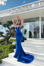 Elegantes langes königsblaues Meerjungfrau-Träger-Ballkleid aus Samt mit Schleppe