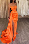 Elegante vestido de fiesta de sirena con abertura, sin mangas y volantes en color naranja