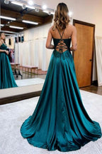 Elegantes vestidos de fiesta de corte A con tirantes finos y abertura