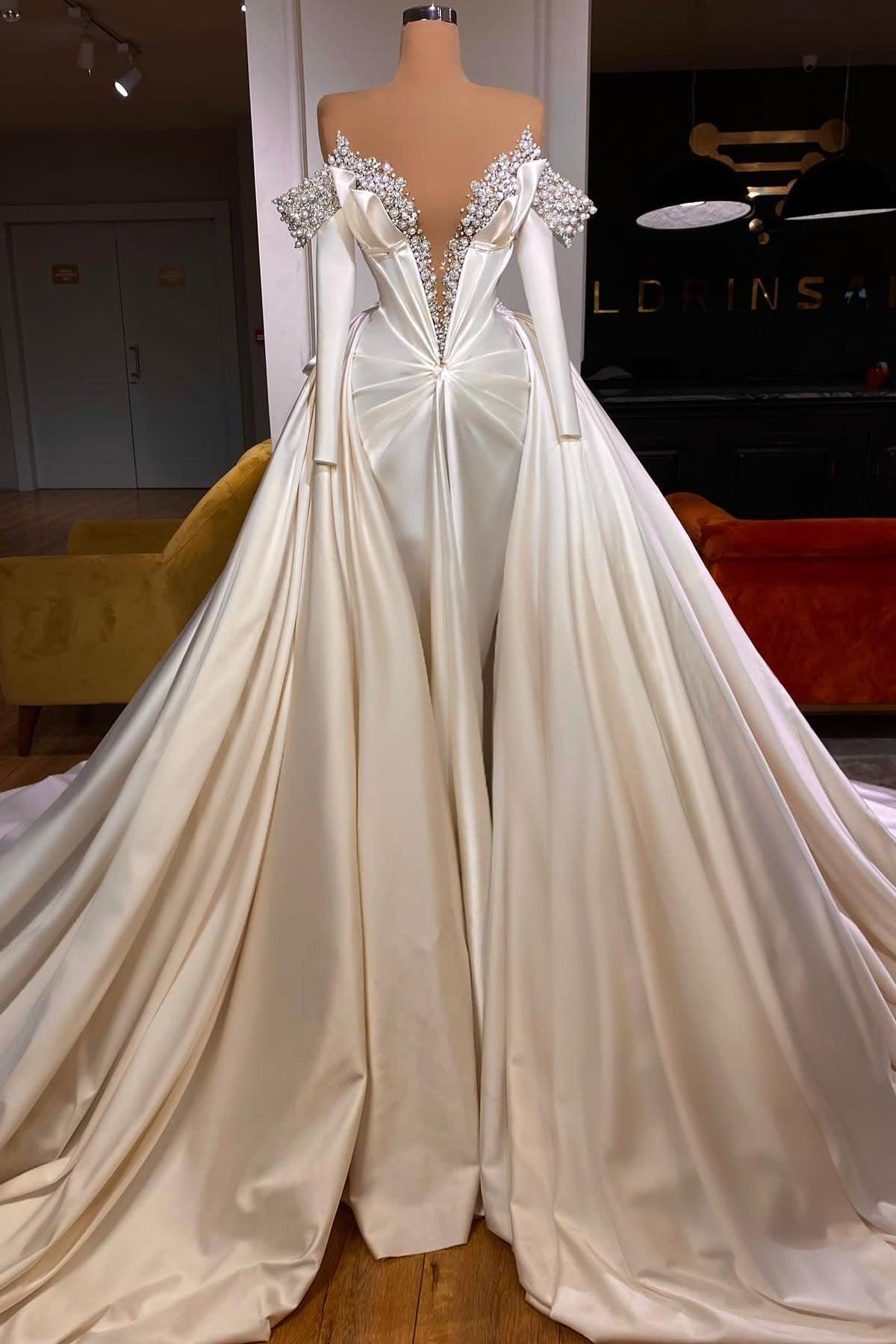Exquisites bodenlanges A-Linien-Ballkleid aus Satin mit V-Ausschnitt und langen Ärmeln und Perlen