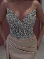 Exquisites langes Champagner Meerjungfrau trägerloses Ballkleid mit Schmucksteinen