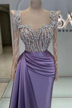 Extravagantes langes lila Ballkleid mit Perlen und Spitze und langen Ärmeln