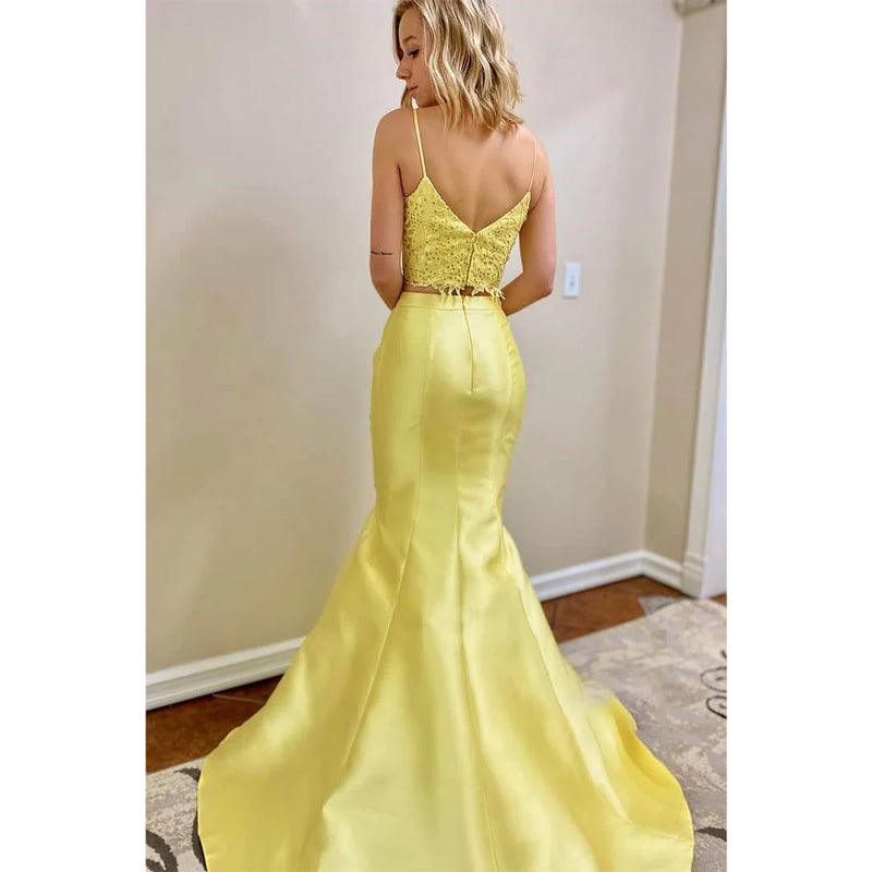 Vestido de fiesta de dos piezas con tirantes finos de satén amarillo y parte superior de encaje 