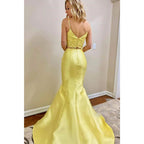 Vestido de fiesta de dos piezas con tirantes finos de satén amarillo y parte superior de encaje 