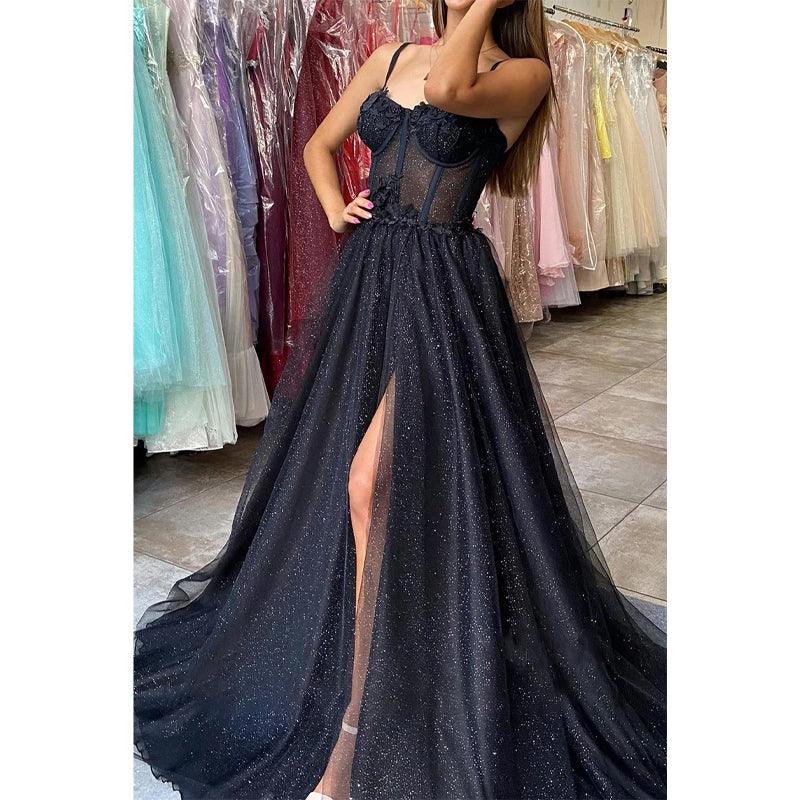 Vestido de fiesta largo con tirantes finos, apliques de tul y abertura