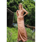 Vestido de noche largo con escote en V y tirantes finos transparente