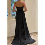 Vestido de noche largo con escote en V, tirantes finos, fruncido y cuentas