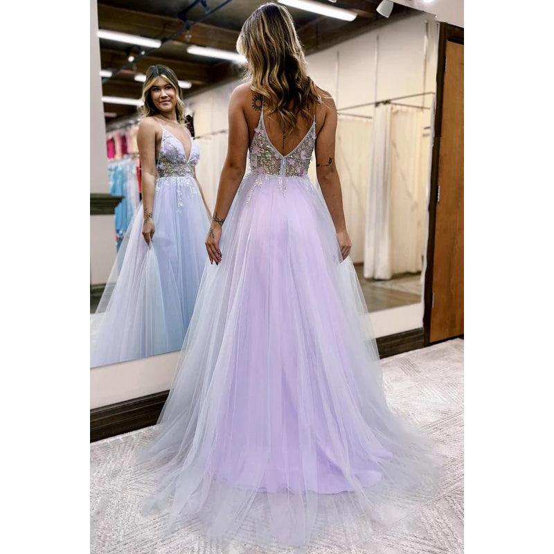 Glamouröses und dramatisches A-Linien-Ballkleid aus Tüll mit V-Ausschnitt, Spaghettiträgern und Schlitz