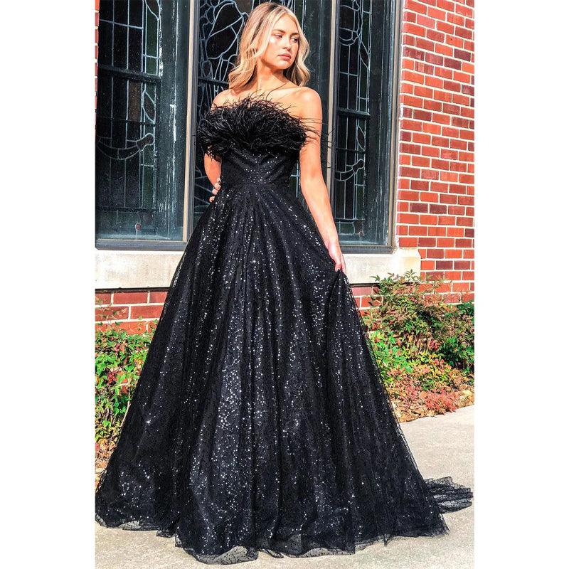 Trägerloses A-Linien-Ballkleid mit Federn und Glitzer in Schwarz 