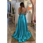 Vestido de fiesta de graduación con escote en V pronunciado, cola desmontable y abertura 