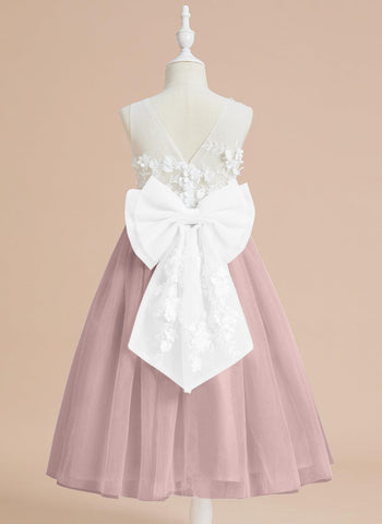 Wadenlanges Kleid aus floraler Spitze mit großer Schleife 