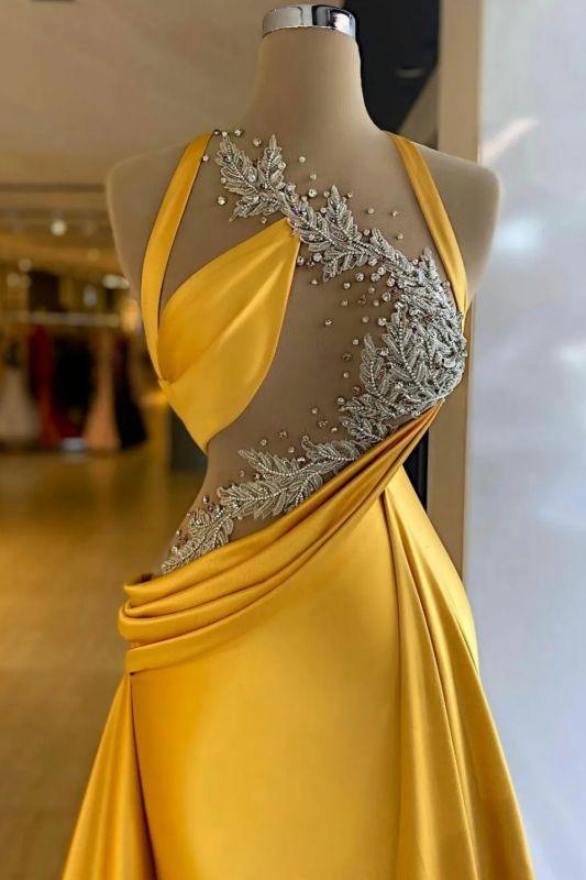 Fabelhaftes, säulenförmiges, ärmelloses, langes Ballkleid aus Satin mit Neckholder und Perlenverzierung in Gelb