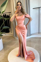 Fabelhaftes, säulenförmiges, einschultriges, ärmelloses Ballkleid aus Satin mit Schlitz vorne