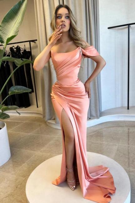Fabelhaftes, säulenförmiges, einschultriges, ärmelloses Ballkleid aus Satin mit Schlitz vorne