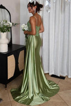 Fabelhaftes säulenförmiges, ärmelloses grünes Ballkleid aus Tüll und Satin mit herzförmigem Ausschnitt und Schlitz vorn