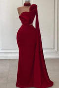 Fabelhaftes langes, burgunderrotes, einschultriges, ärmelloses Meerjungfrauen-Ballkleid mit Rüschen