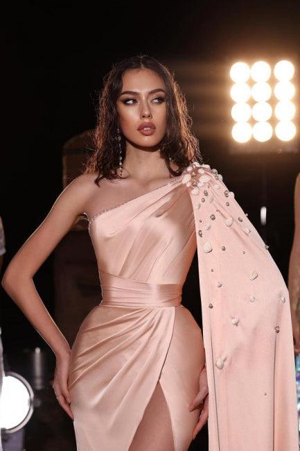 Modisches langes, pfirsichfarbenes, einschultriges, bodenlanges Satin-Ballkleid mit Schlitz