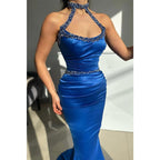 Einzigartiges Neckholder-Abendkleid im Meerjungfrau-Stil mit Kristallsatin