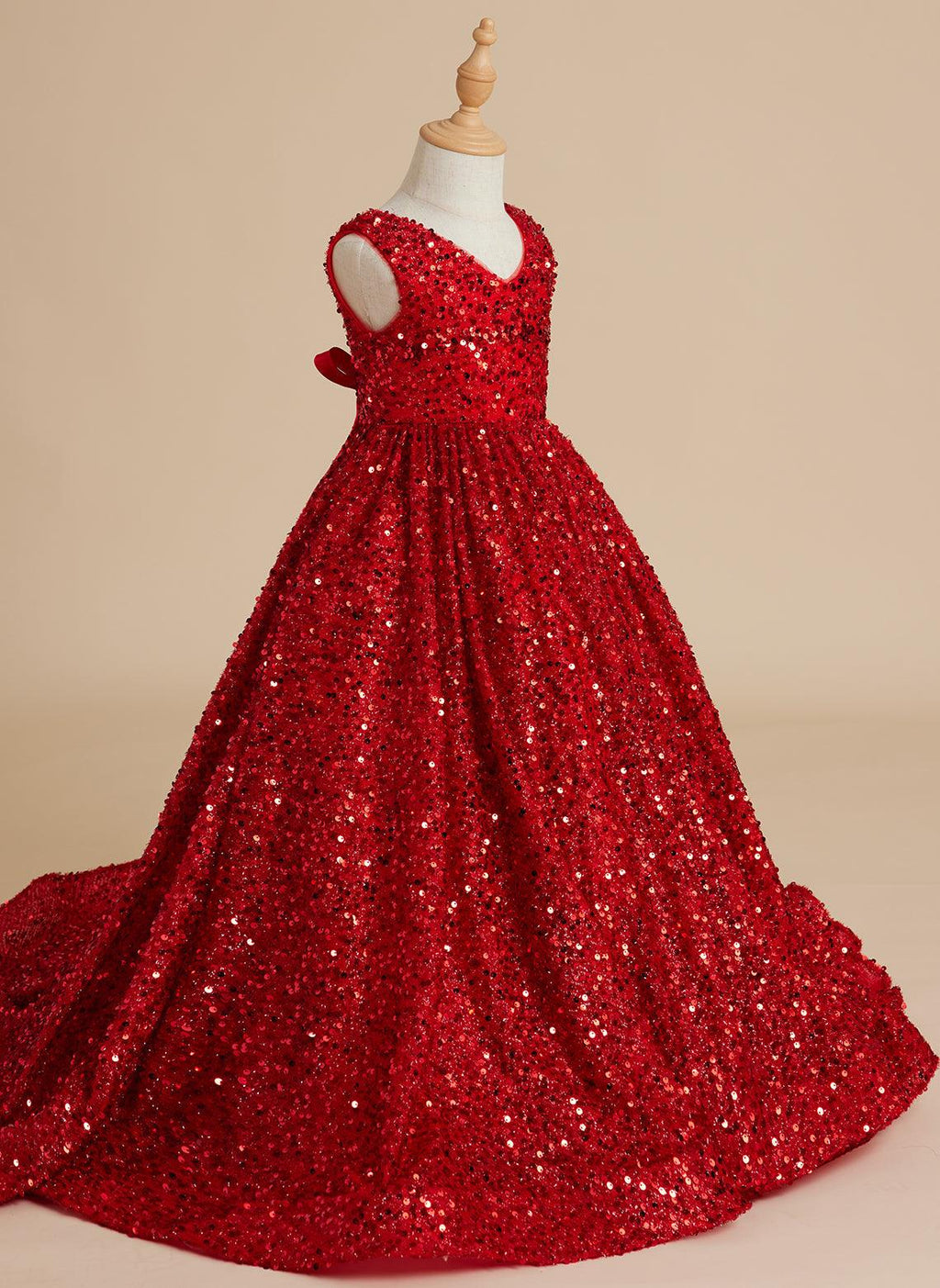Deslumbrante vestido de princesa con lentejuelas rojas, escote en V y cola de corte para niñas 