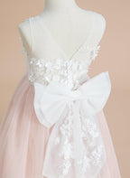 Vestido largo hasta la rodilla con encaje floral y lazo grande 