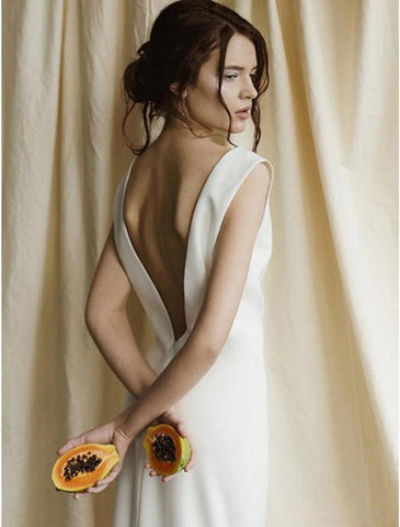 Empfang Offener Rücken Lässige Brautkleider Etui-Linie Rundhalsausschnitt Ärmellos Sweep/Pinsel Schleppe Satin Brautkleider Mit Volltonfarbe Sommer Herbst Hochzeitsfeier