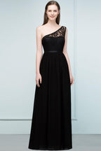 Bodenlanges A-Linien-Brautjungfernkleid aus Spitzenchiffon mit One-Shoulder-Träger und Schärpe