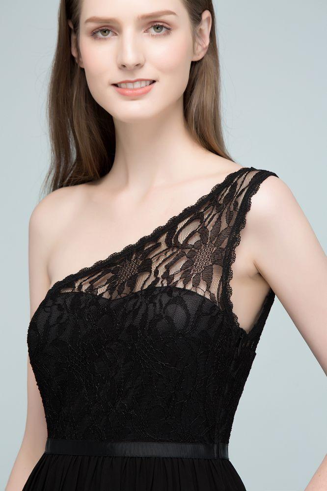 Bodenlanges A-Linien-Brautjungfernkleid aus Spitzenchiffon mit One-Shoulder-Träger und Schärpe