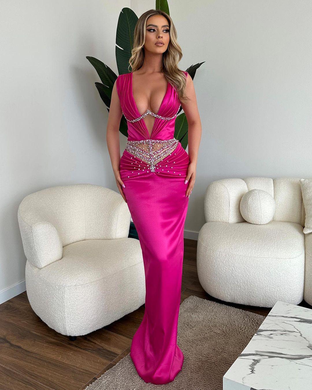Vestido de fiesta glamuroso de sirena largo con escote en V y pedrería, sin mangas