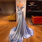 Glamouröses, langes, schulterfreies Ballkleid aus Spitze mit Pailletten und Schlitz