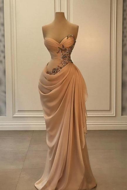 Glamouröses langes, pfirsichfarbenes, trägerloses Sweetheart-Abendkleid aus Satin-Chiffon ohne Ärmel mit Perlen